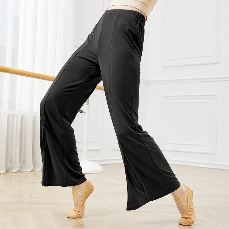 スリットパンツ